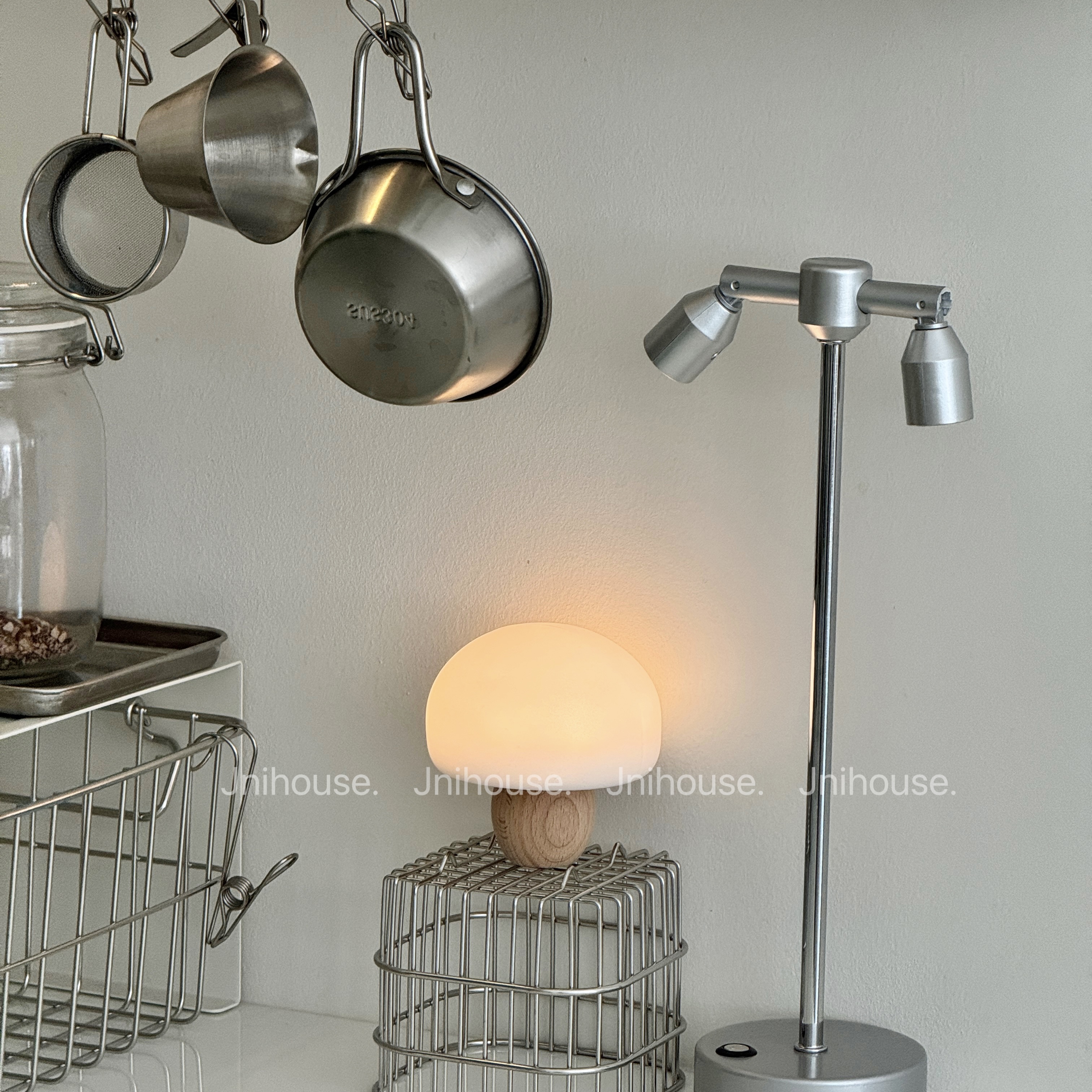 [พร้อมส่ง] Jnihouse : โคมไฟเห็ดนุ่มด้ามไม้แสงวอร์ม (Mushroom Lamp)