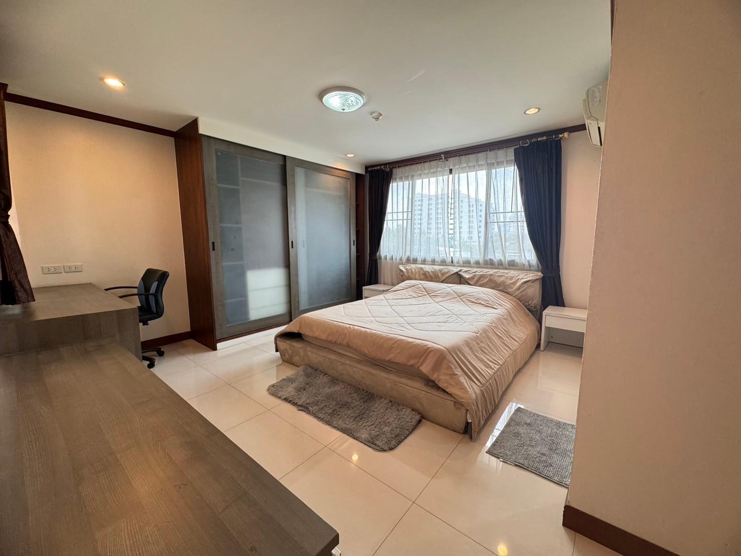 ให้เช่าอาคารพาณิชย์ 5 ชั้น ซอยเอกมัย 12 พร้อมลิฟท์ ใกล้บิ๊กซี เอกมัย (N.1396)