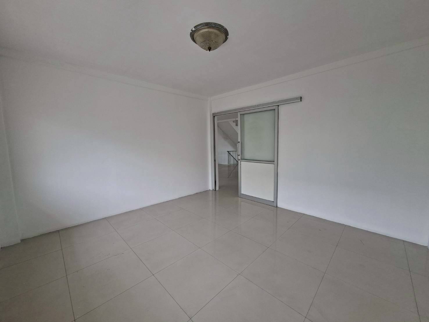 ให้เช่าอาคารพาณิชย์ 2 คูหา 3 ชั้น+ดาดฟ้า ติด ถนนเฉลิมพระเกียรติ ใกล้โรงพยาบาลสินแพทย์ (N.1855)