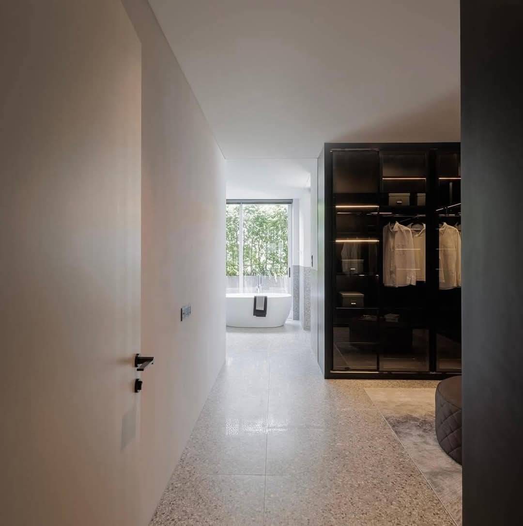 ให้เช่าบ้านหรู3ชั้น พร้อมลิฟท์ ติดเมกาบางนา ตกแต่งครบพร้อมอยู่ ค่าเช่า 400,000 บาท บางพลี สมุทรปราการ (N.1514)