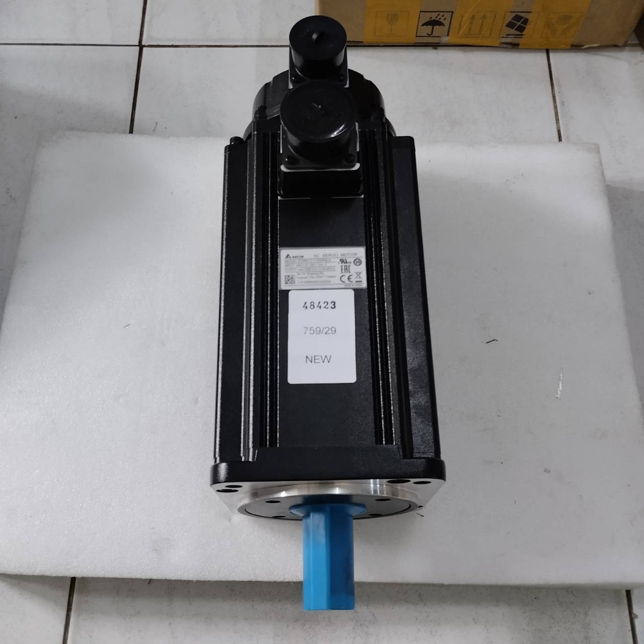 SERVO MOTOR " DELTA " MODEL : ECMA-C11350R8LA