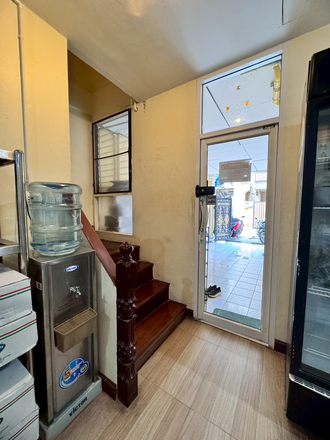 ขายทาวน์เฮ้าส์ 2 ชั้น ใกล้สมิติเวช ซอยสุขุมวิท 49/1 ทำเลดีเดินทางสะดวก (N.1872)