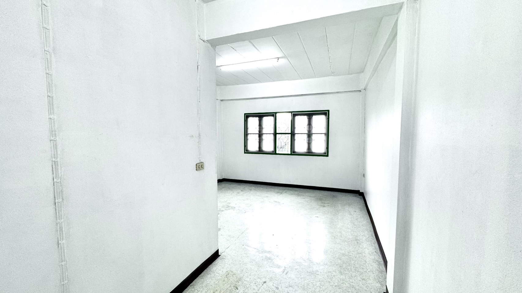 ขายอาคารพาณิชย์ 2.5 ชั้น หมู่บ้านบัวทองธานีพาร์ค บางบัวทอง 2ห้องนอน 2 ห้องน้ำ 20 ตารางวา นนทบุรีทำเลบางบัวทอง ราคา : 1,700,000 บาท