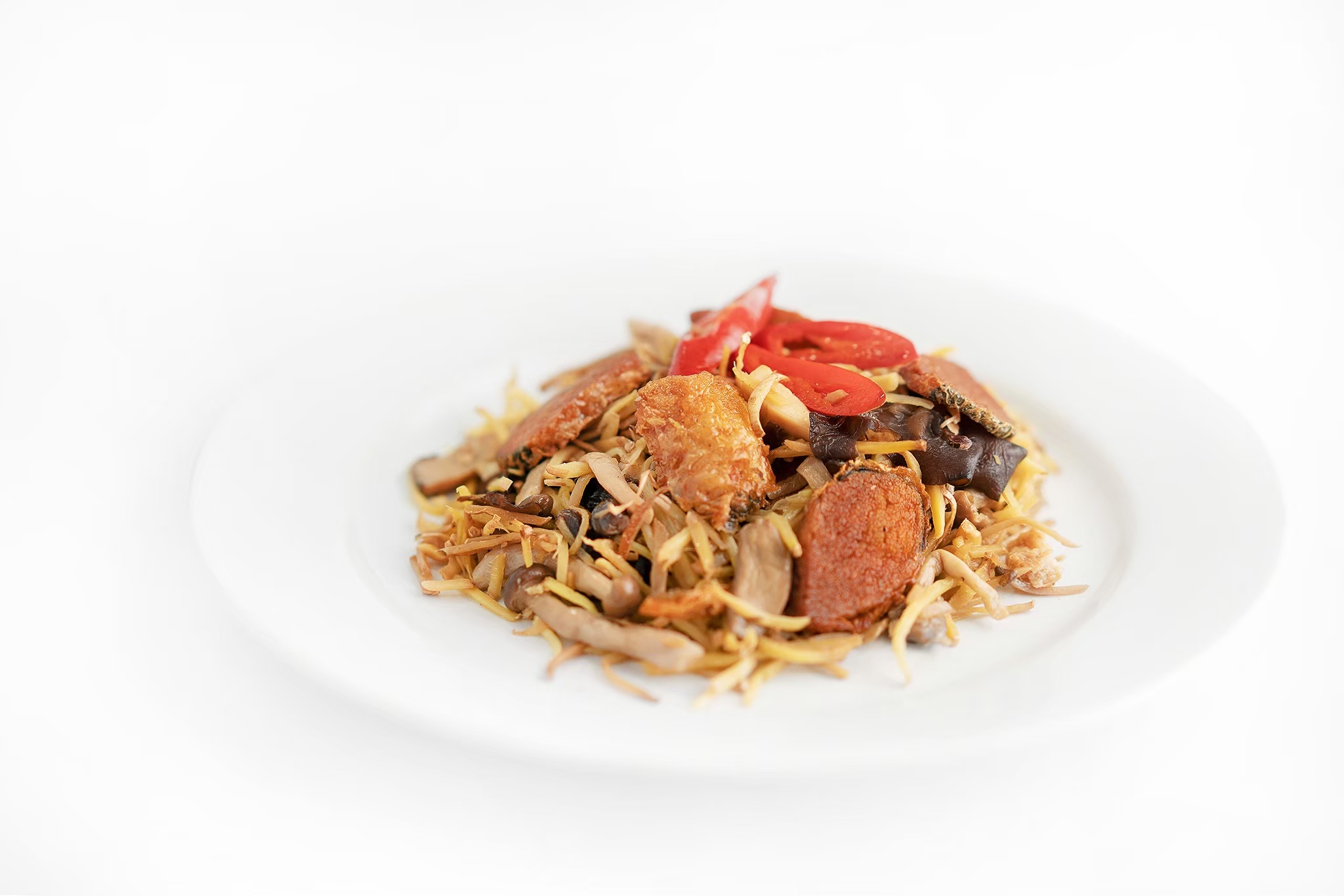 ผัดขิงปลาเจ (Stir fried ginger with vegan fishless and mushrooms)