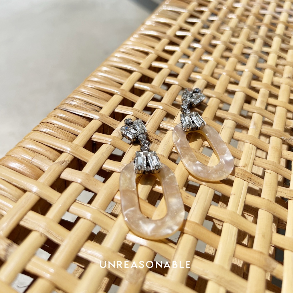 ต่างหู Acrylic Ivory ต่างหูคลิป ต่างหูก้านเงินแท้ น้ำหนักเบา สวยใส่สบาย UA0814-01 Unreasonable Accessories