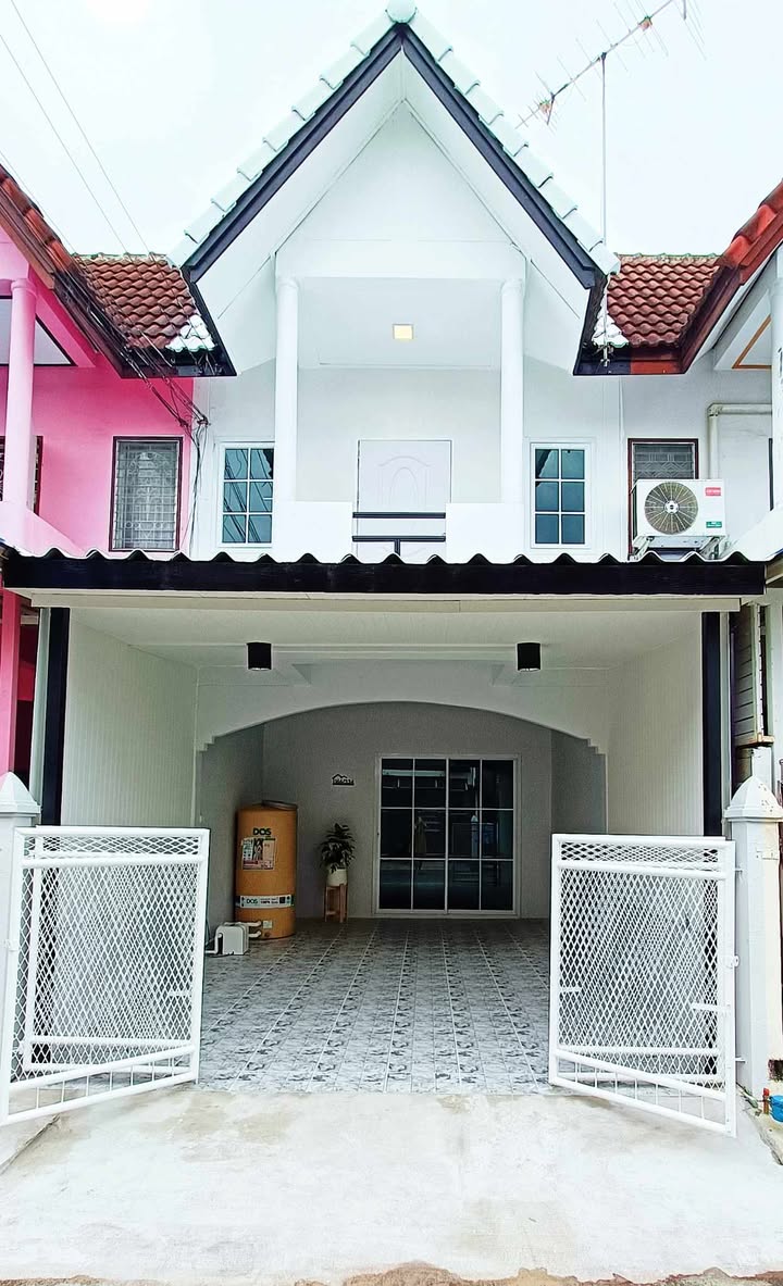 ขายทาวน์โฮม หมู่บ้าน ณัฐกานต์ พหลโยธิน 52 แขวงคลองถนน เขตสายไหม กทม. ใกล้รถไฟฟ้า BTS สะพานใหม่ ทำเลดี บ้านสวยลงตัว มินิมอลเล็กๆ