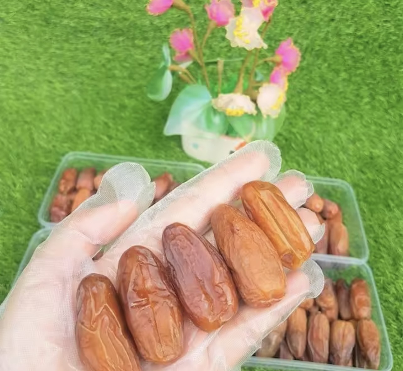 อินทผลัมสด อินทผาลัมผลสุกตามธรรมชาติ รสหวานน้อย ไม่ผสมน้ำตาล เนื้อหนึบๆๆ ผลคัดเกรด คัดคุณภาพก่อนจัดส่งทุกกล่อง