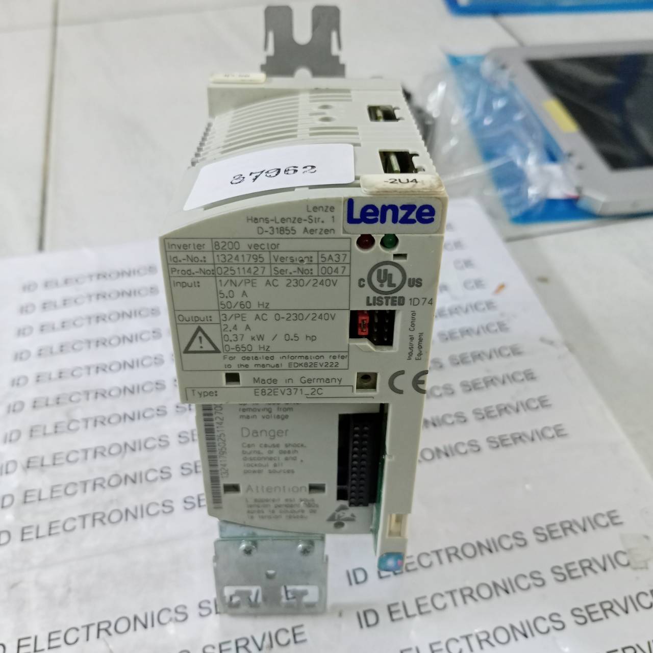 SERVO DRIVE " LENZE " MODEL : E82EV371_2C