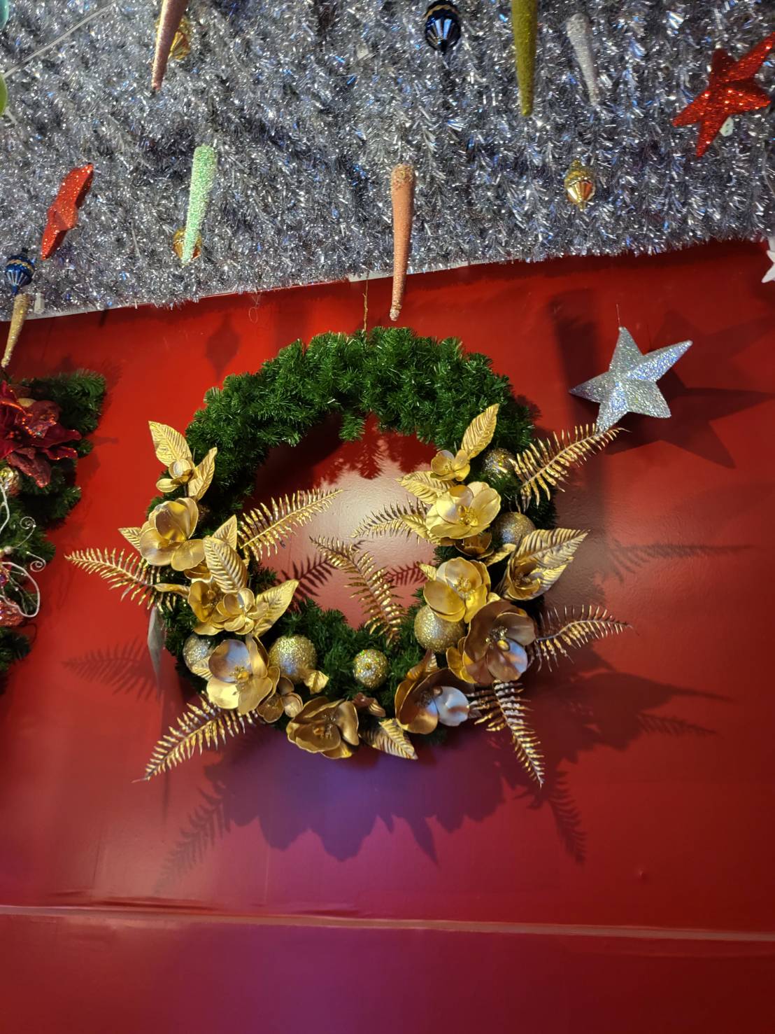 รีธคริสต์มาส"WREATHS" วงกลมที่ตกแต่งในธีมคริสต์มาสที่หลากหลาย
