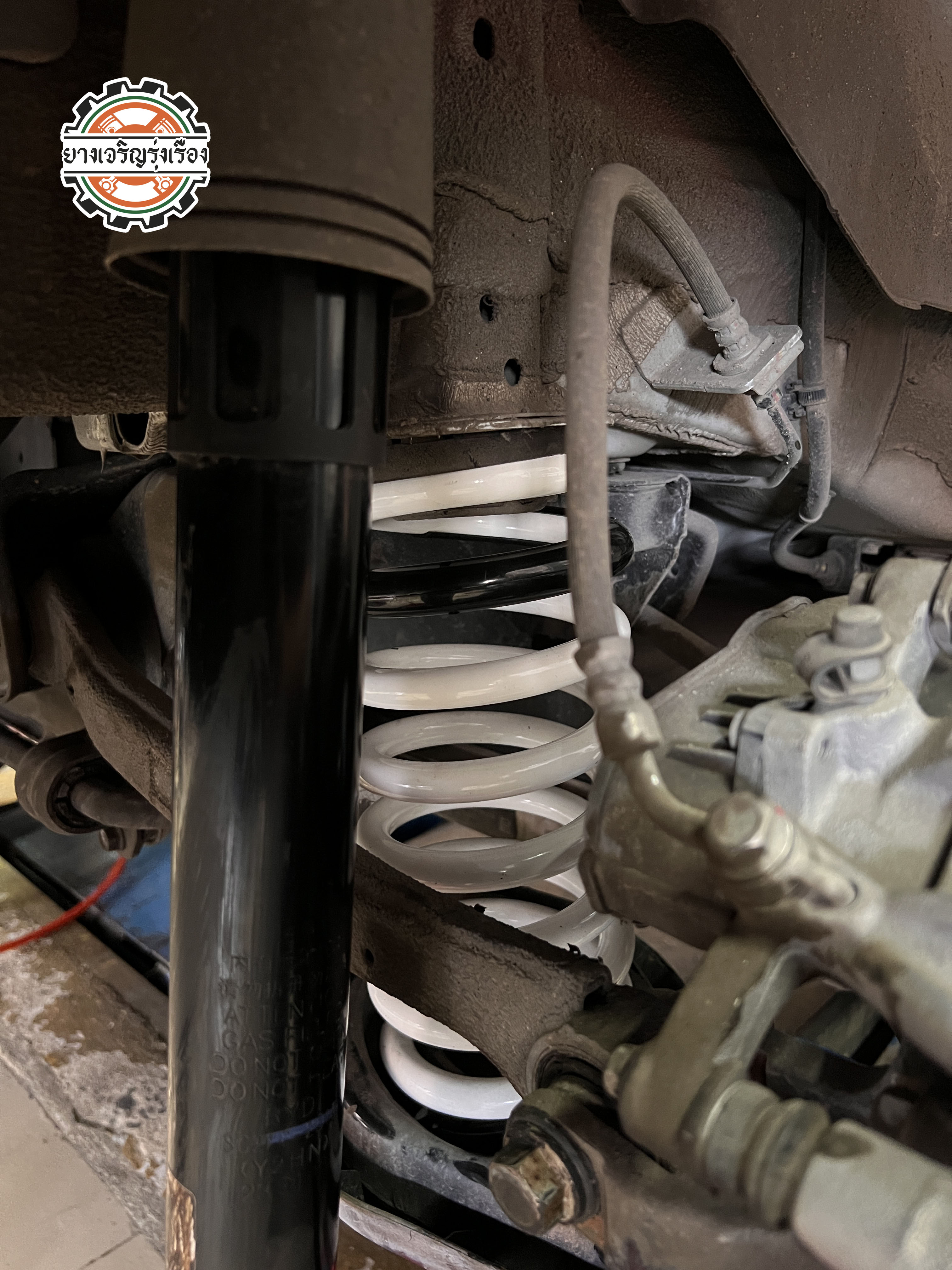 BYD ต้องการเปลี่ยน Spring เพิ่มความมั่นใจในการขับขี่ โทร.086-569-1915 [+] YSS COMFORT SERIES [WHITE] 𝙊𝙪𝙧 𝙎𝙚𝙧𝙫𝙞𝙘𝙚 บริการทางร้านเรารับทำอะไรบ้าง 🔧 ติดตั้งยางแบบไร้รอย 100% 🔧 บริการสลับยาง ตามอายุ 🔧 มียางรถยนต์ทุกยี่ห้อให้เลือกซื้อ 🔧 เช็คช่วงล่าง แก้ปัญหาให้ตรงจุด 🔧 บริการล้างลิ้นปีกผีเสื้อ 🔧 บริการเช็คระยะรถยนต์ 🔧 เปลี่ยนถ่ายของเหลวทั้งระบบ 🔧 ตั้งศูนย์ด้วยเครื่อง HUNTER นำเข้าจาก USA สอบถามข้อมูลเพิ่มเติม หรือนัดหมายเข้ารับบริการ Tel : 08-6569-1915 Tel : 08-6544-5963 Line id : @88rw Tiktok : https://www.tiktok.com/@88rwycrr Youtube : https://youtube.com/@88rw Facebook : https://www.facebook.com/88rwtire Location : https://goo.gl/maps/HrNUAZXPN94KvxZ98?coh=178573&entry=tt #รถยนต์มีปัญหาไม่รู้ต้องแก้ตรงไหน ทางเรายินดี ตรวจหาปัญหาและหาวิธีแก้ บอกลูกค้าก่อนลงมือทำเสมอราคาเป็นธรรมไม่เอาเปรียบ สบายใจคุณลูกค้า ---------------------------------- ดูแลให้คำปรึกษาทุกปัญหาคาใจ ไม่ทิ้งลูกค้า มีบริการหลังการขาย 【ให้ผู้เชี่ยวชาญของเรา ดูแลรถคุณ】 ร้านยางเจริญรุ่งเรือง ยินดีต้อนรับครับ ---------------------------------- #โช๊คอัพรถยนต์ #monroe #yss #kayaba #profender #ร้านยางเจริญรุ่งเรือง #นนทบุรี #งามวงศ์วาน #amsfix #บริการช่วงล่างรถยนต์ #ซ่อมบำรุงช่วงล่าง #เซทอัพโช๊คอัพรถยนต์