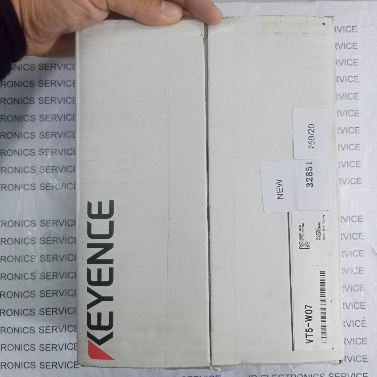 LCD TOUCH SCREEN " KEYENCE " MODEL : VT5-W07