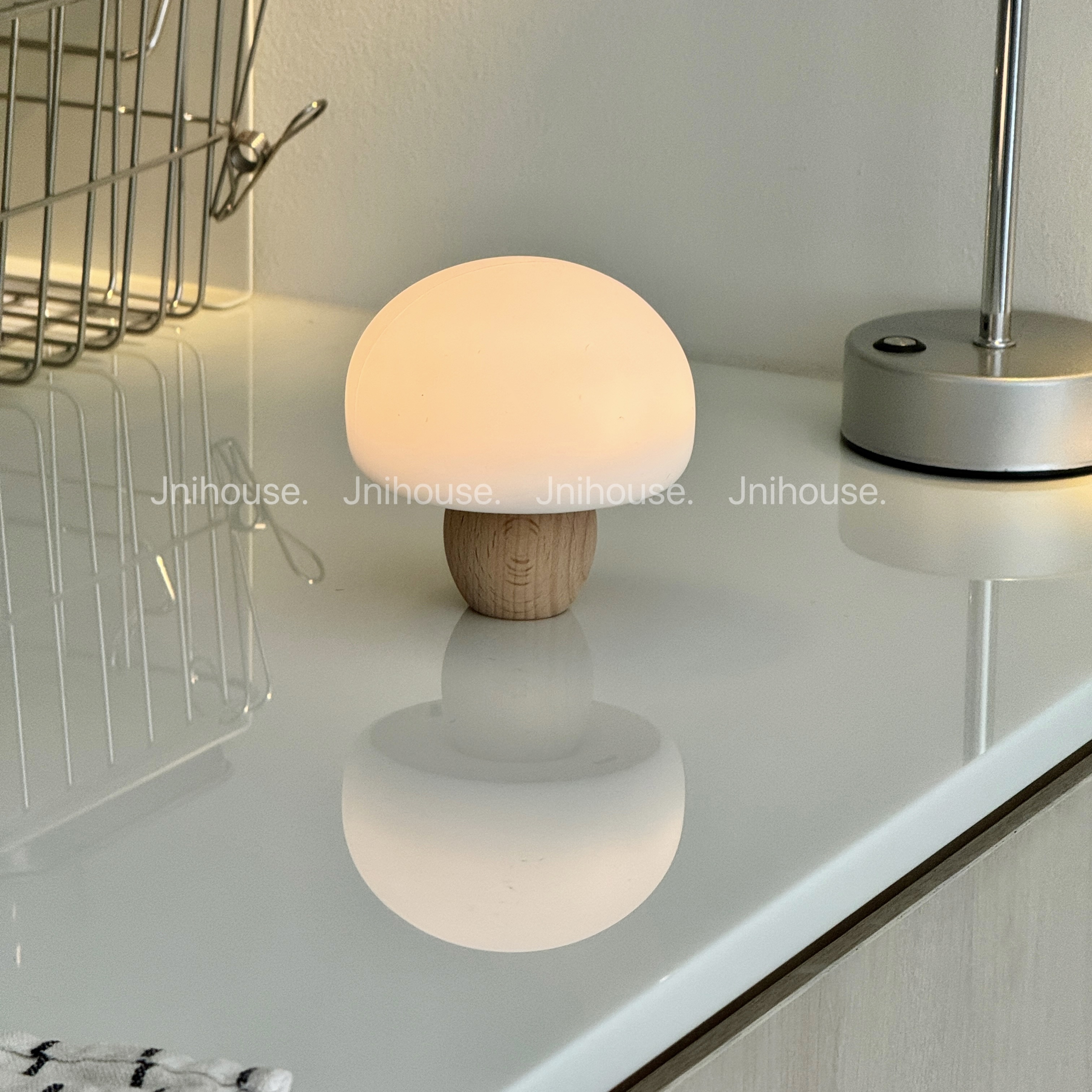 [พร้อมส่ง] Jnihouse : โคมไฟเห็ดนุ่มด้ามไม้แสงวอร์ม (Mushroom Lamp)