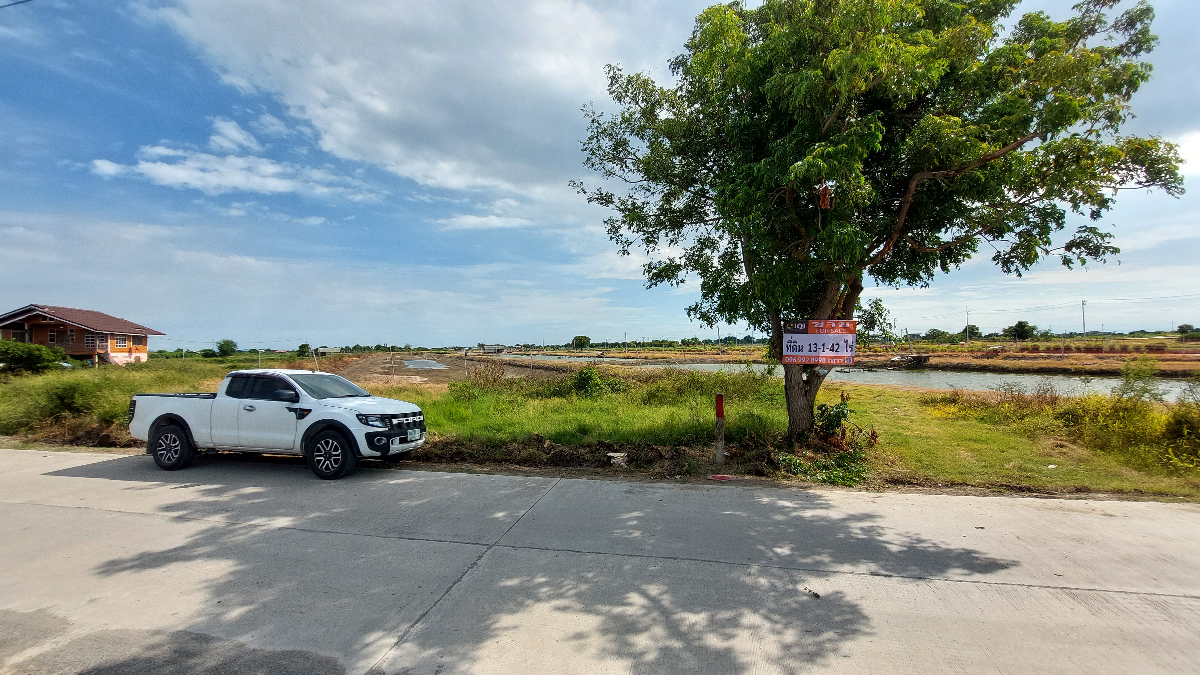 ขายที่ดิน 13-1-42 ไร่ หอมศิล ต.บางเกลือ อ.บางปะกง จ.ฉะเชิงเทรา ที่ดินแปลงสวย หน้าถนนคอนกรีต หลังติดคลองบางครกเหมาะทำร้านอาหาร, ร้านกาแฟ บ่อตกปลา เลี้ยงกุ้ง เลี้ยงปลา ทำการเกษตร หรือที่อยู่อาศัยริมน้ำ