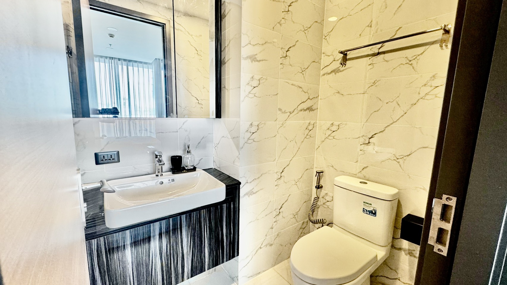 💎 Sapphire Rama 3 – The Riverside Luxury Bangkok Thailand Condominium 💎 “Invest today — live luxuriously, earn steadily.” ✨ Ready to move in!