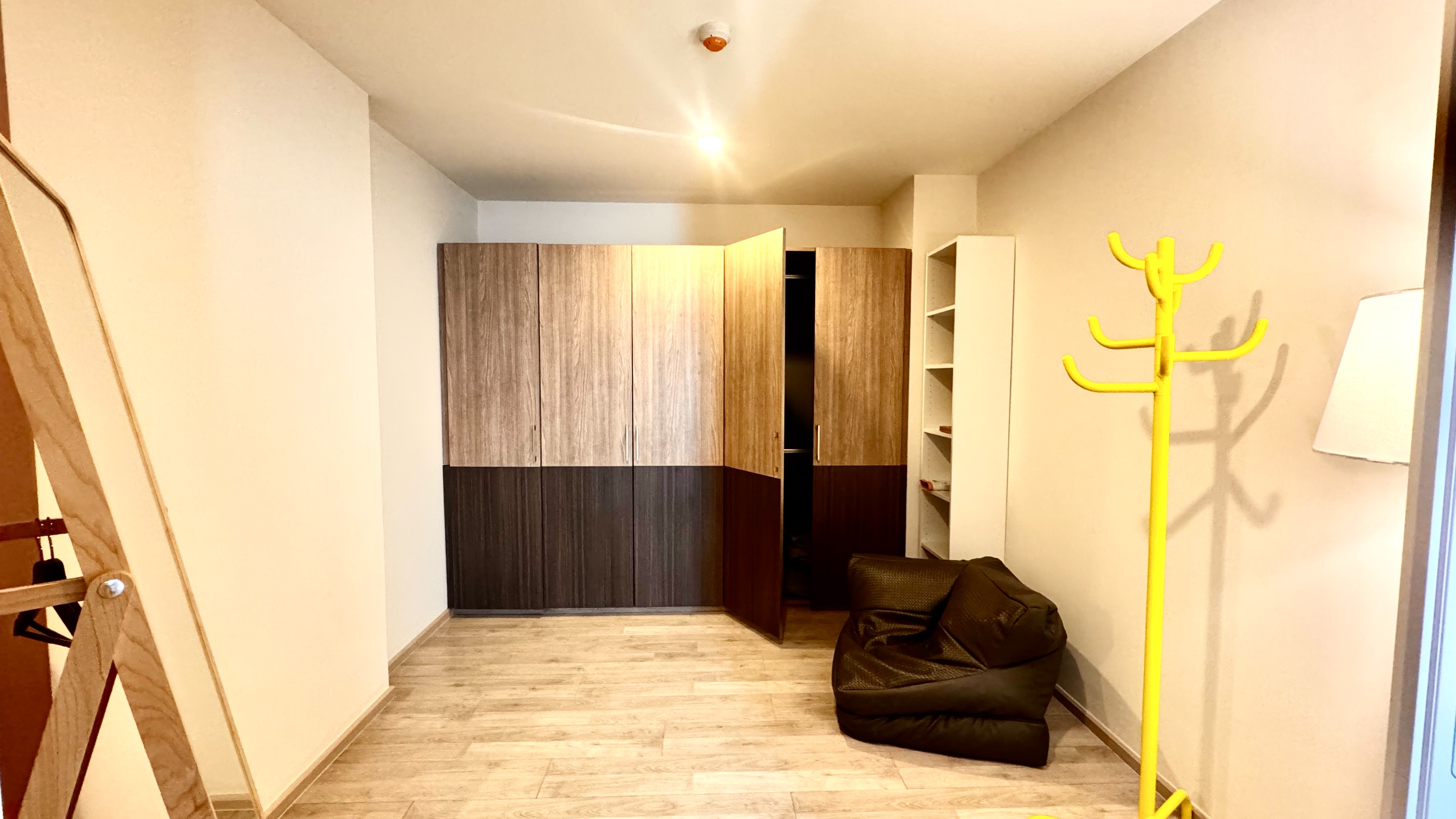 ขายคอนโด Chambers Chaan ลาดพร้าว วังหิน ขนาดห้อง 41 ตร.ม. ไม่เคยอยู่ ไม่เคยปล่อยเช่า ใหม่มาก สวยมาก! อาคาร B1 ชั้น 3 BUILT IN FURNITURE