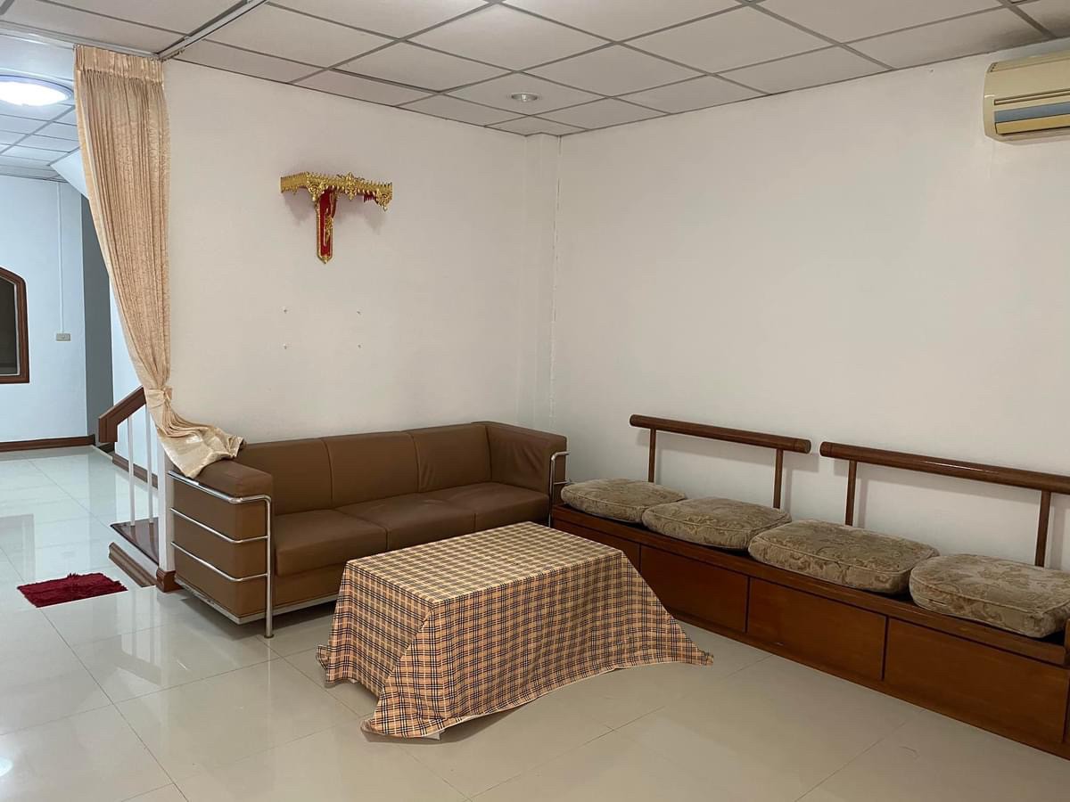 ให้เช่าทาวน์โฮม 3 ชั้น ห่างจาก MRT ลาดพร้าวเพียง 150 เมตร (N.1335)