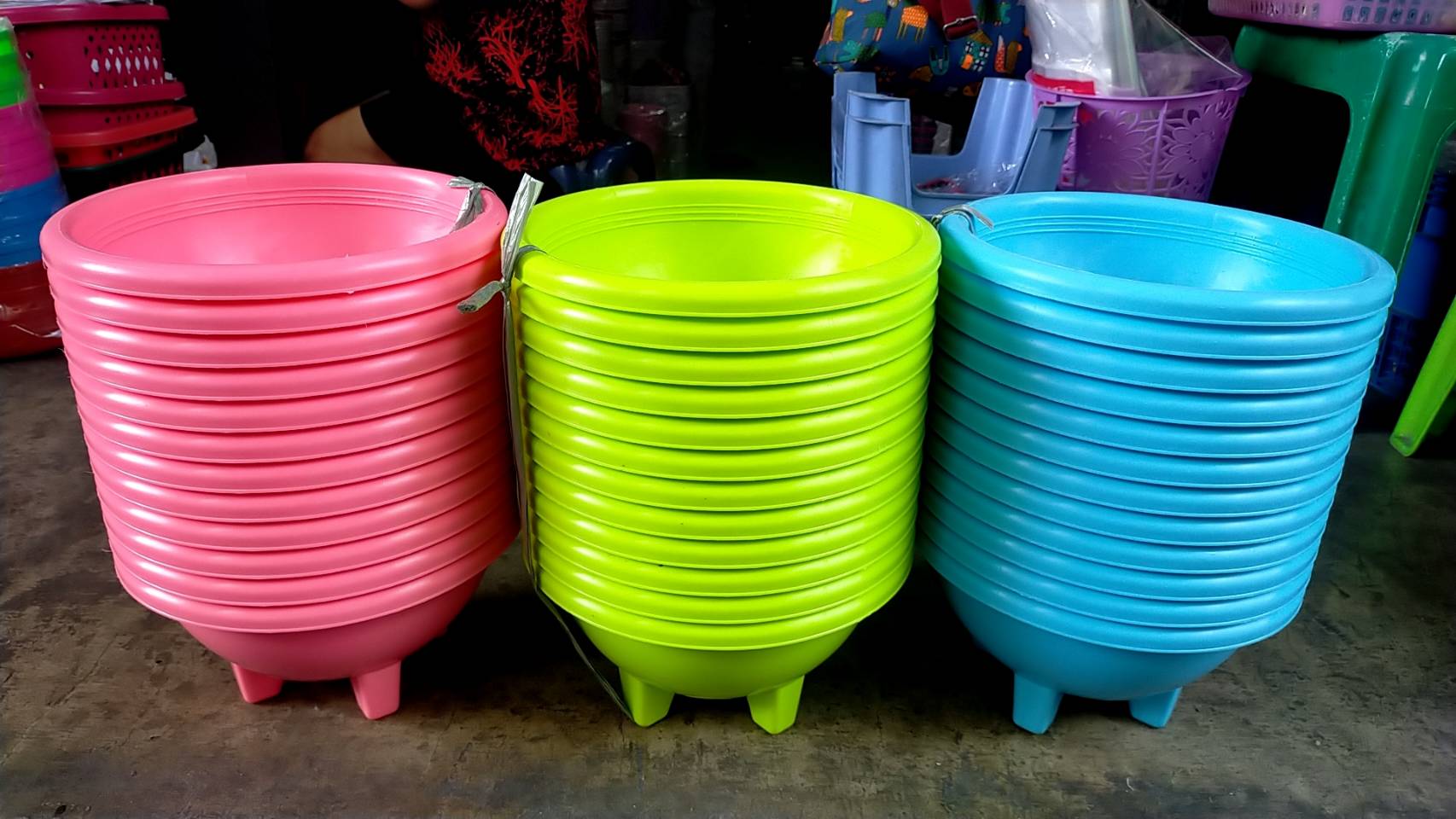 P05207 กระถางต้นไม้กลม สีขาว (27*27*13 cm) No.25 ราคาขายส่งต่อ 1 โหล : 12 ใบ