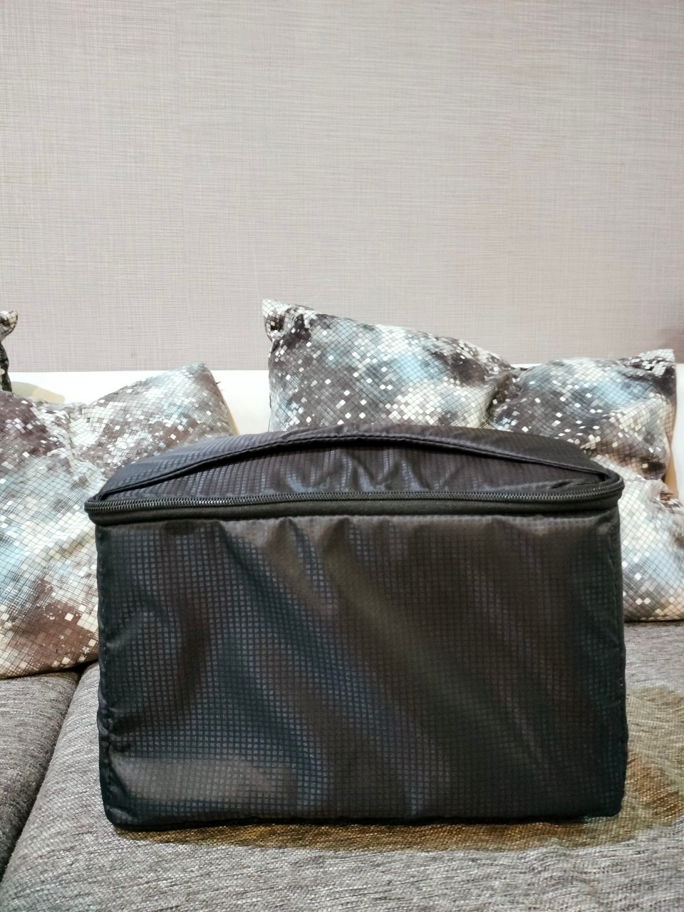 กระเป๋ากันกระแทก ( ใบกลาง )