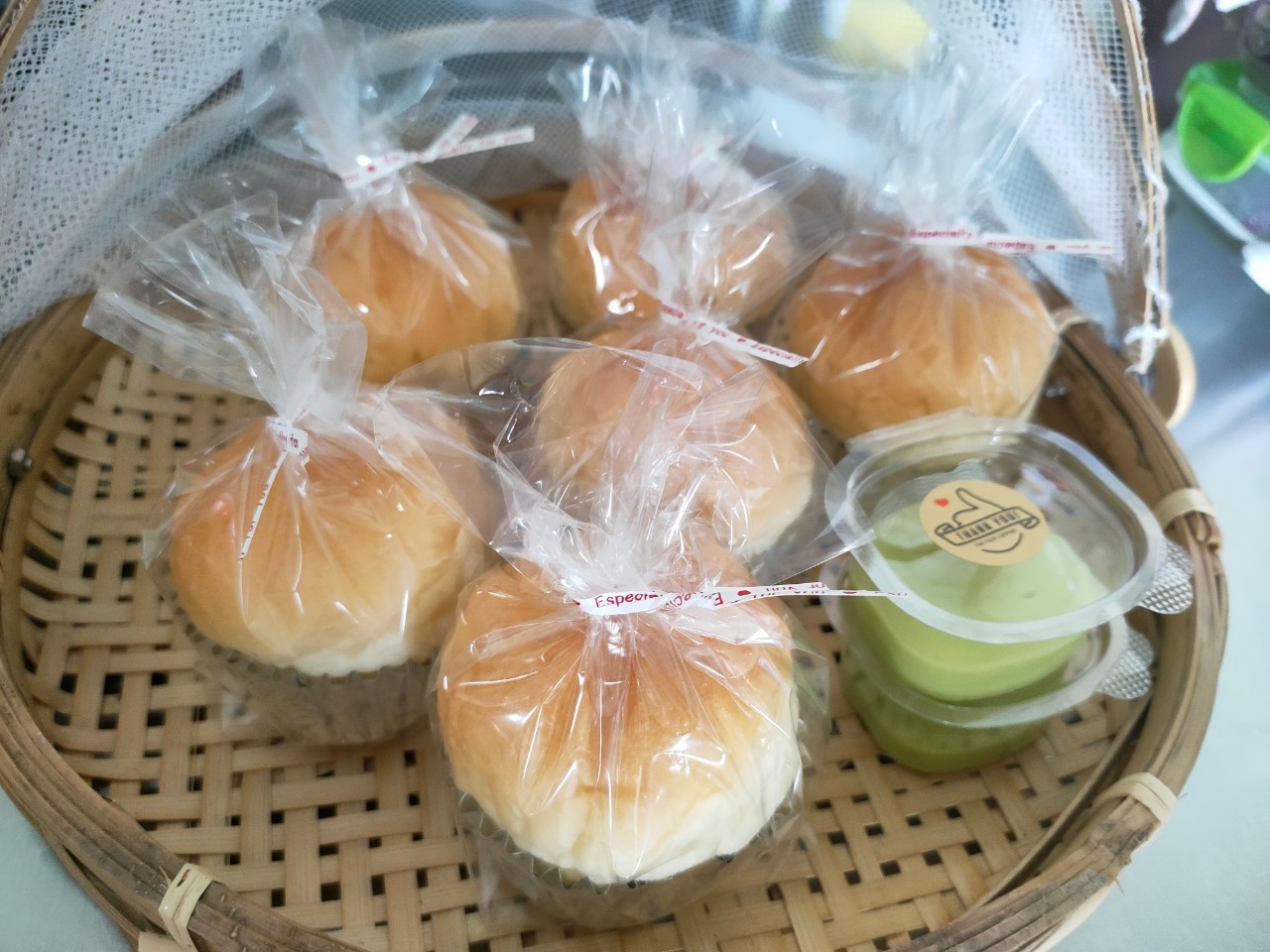 ขนมปังเนยสดหอมอร่อย คู่กับสังขยาใบเตยหวานกำลังดี (ชุด)