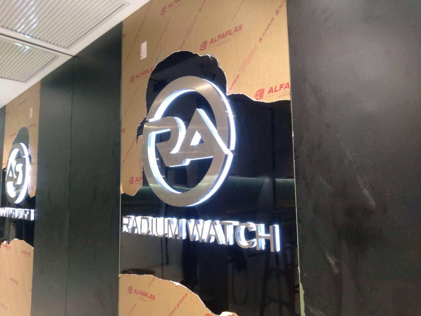 #ป้ายอักษรไฟออกหลัง