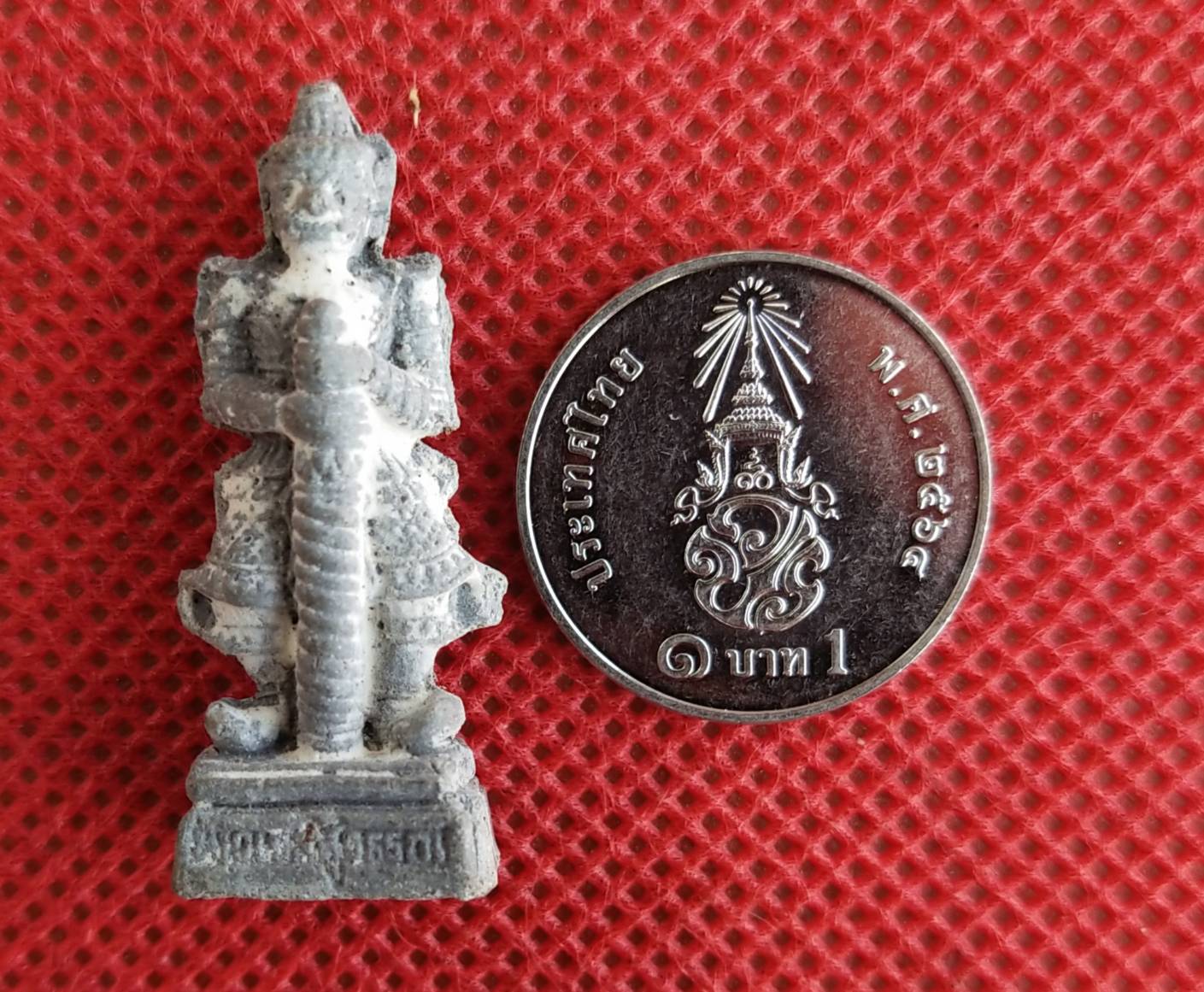 ท้าวเวสสุวรรณ เนื้อผงตะเคียน รุ่นแรก หลวงพ่อพูล วัดไผ่ล้อม ปี 2547