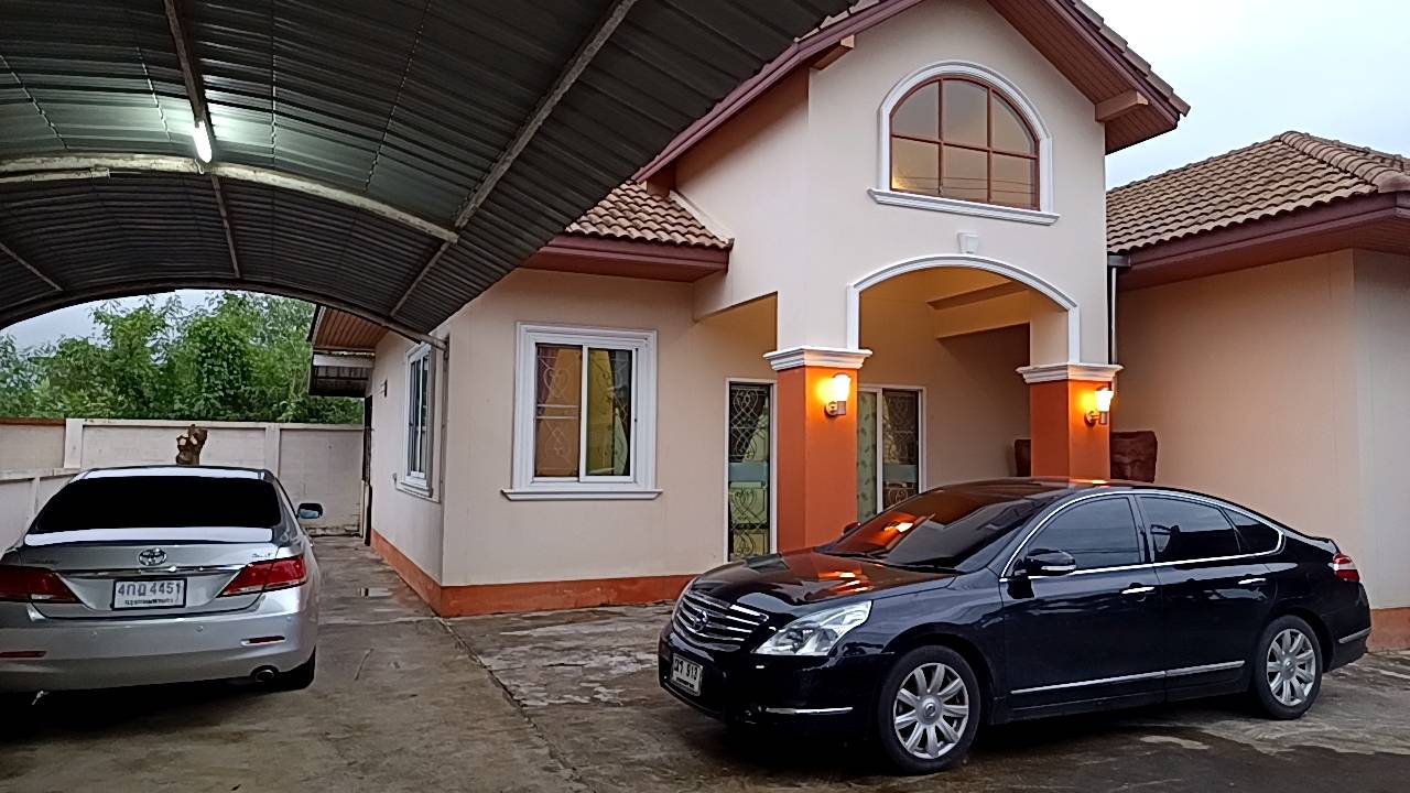 ขายบ้านเดี่ยว พฤกษาแลนด์ หนองชาก บ้านบึง ชลบุรี ราคาดีที่สุดในย่านนี้! เพียง 2.99 ล้านบาท บนพื้นที่กว้างขวางถึง 93.4 ตร.ว. ขนาด 2 ห้องนอน 2 ห้องน้ำ พร้อมห้องครัว ห้องทานข้าว และห้องรับแขก แถมเฟอร์นิเจอร์และแอร์ 2 เครื่อง จอดรถสบายๆ ได้ถึง 7 คัน! (ในบ้าน 4