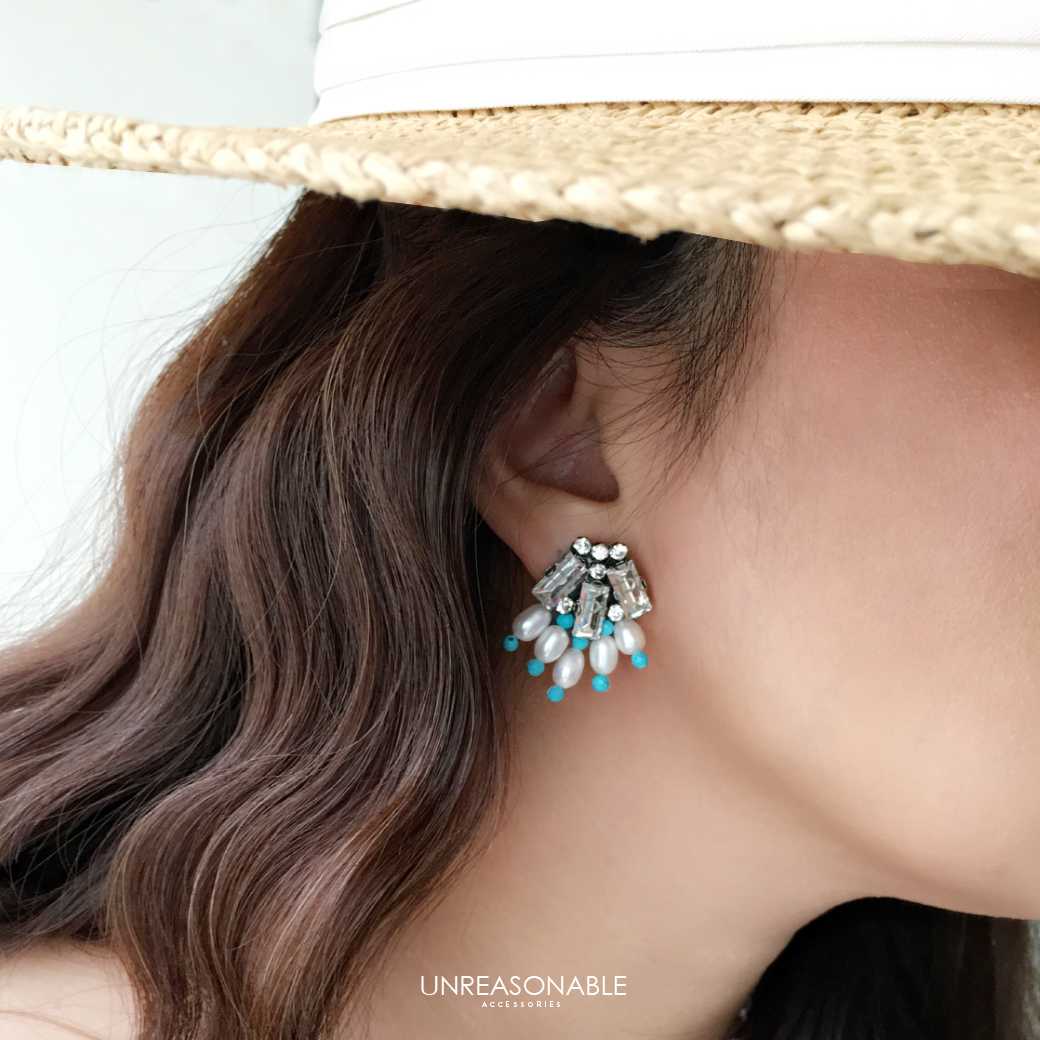 ต่างหูมุกแท้ สีฟ้า ต่างหูคลิป ต่างหูก้านเงินแท้ น้ำหนักเบา สวยใส่สบาย UA0704-01 Unreasonable Accessories