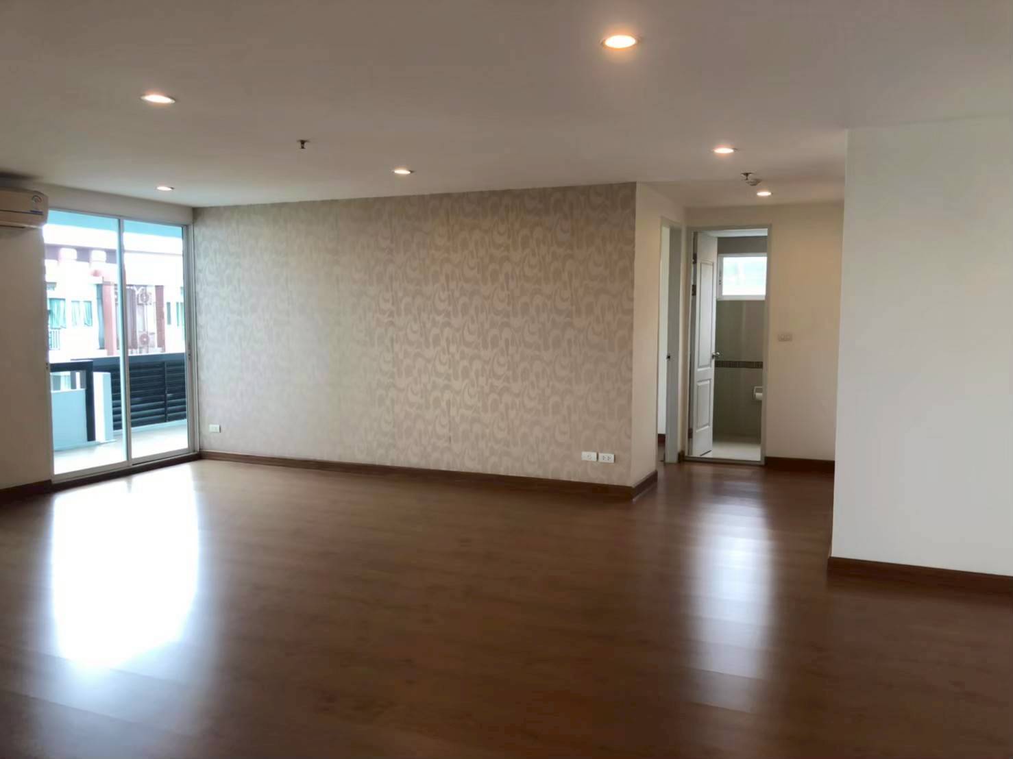 ให้เช่า The next condominium sukumvit 52 ชั้น 8 ทำเลดีเดินทางสะดวก (N.1735)