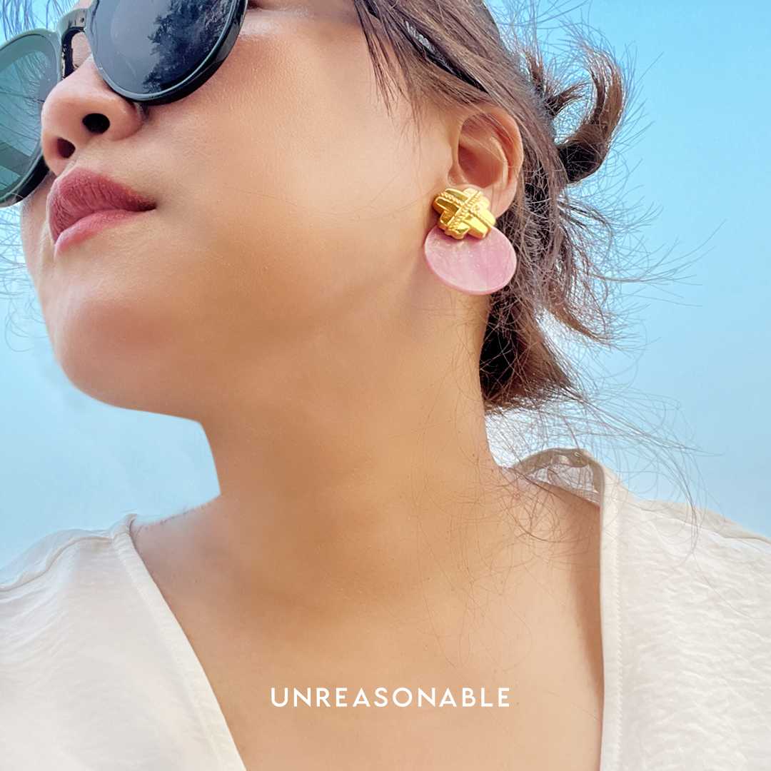 ต่างหู ชมพู ต่างหูคลิป ต่างหูก้านเงินแท้ น้ำหนักเบา สวยใส่สบาย UA0865-02 Unreasonable Accessories