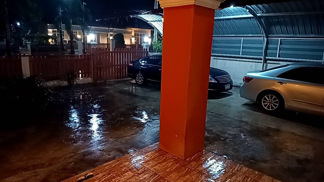 ขายบ้านเดี่ยว พฤกษาแลนด์ หนองชาก บ้านบึง ชลบุรี ราคาดีที่สุดในย่านนี้! เพียง 2.99 ล้านบาท บนพื้นที่กว้างขวางถึง 93.4 ตร.ว. ขนาด 2 ห้องนอน 2 ห้องน้ำ พร้อมห้องครัว ห้องทานข้าว และห้องรับแขก แถมเฟอร์นิเจอร์และแอร์ 2 เครื่อง จอดรถสบายๆ ได้ถึง 7 คัน! (ในบ้าน 4