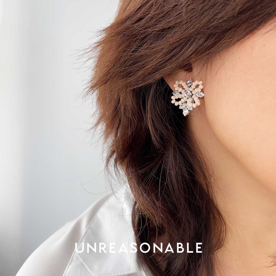 ต่างหู ดอกไม้ สีเบจ ต่างหูคลิป ต่างหูก้านเงินแท้ น้ำหนักเบา สวยใส่สบาย UA0810-03 Unreasonable Accessories