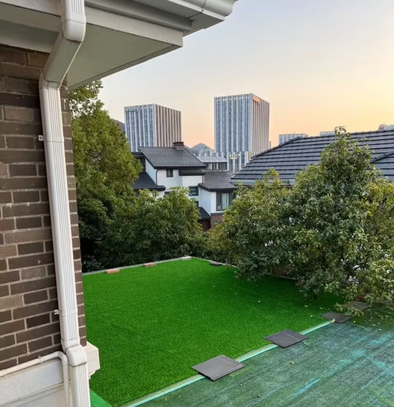 หญ้าเทียม มีความหนาหลายขนาดเริ่มที่ 1 ซม.