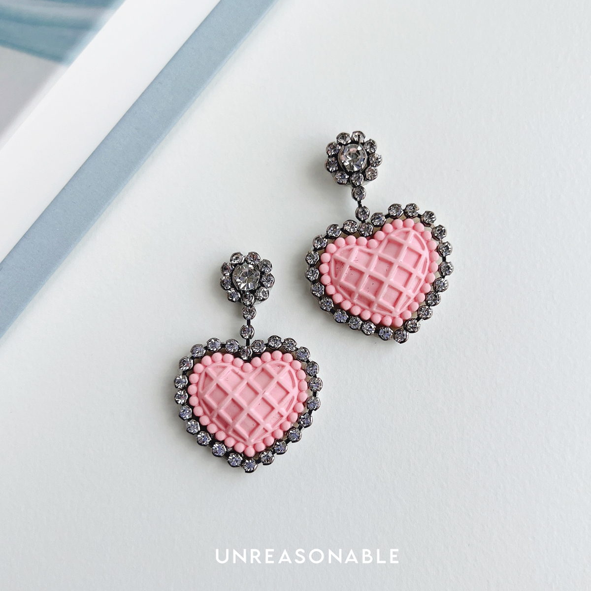 ต่างหูหัวใจ Drop Earrings สีชมพู ต่างหูคลิป ต่างหูก้านเงินแท้ UA0943-05 Unreasonable Accessories