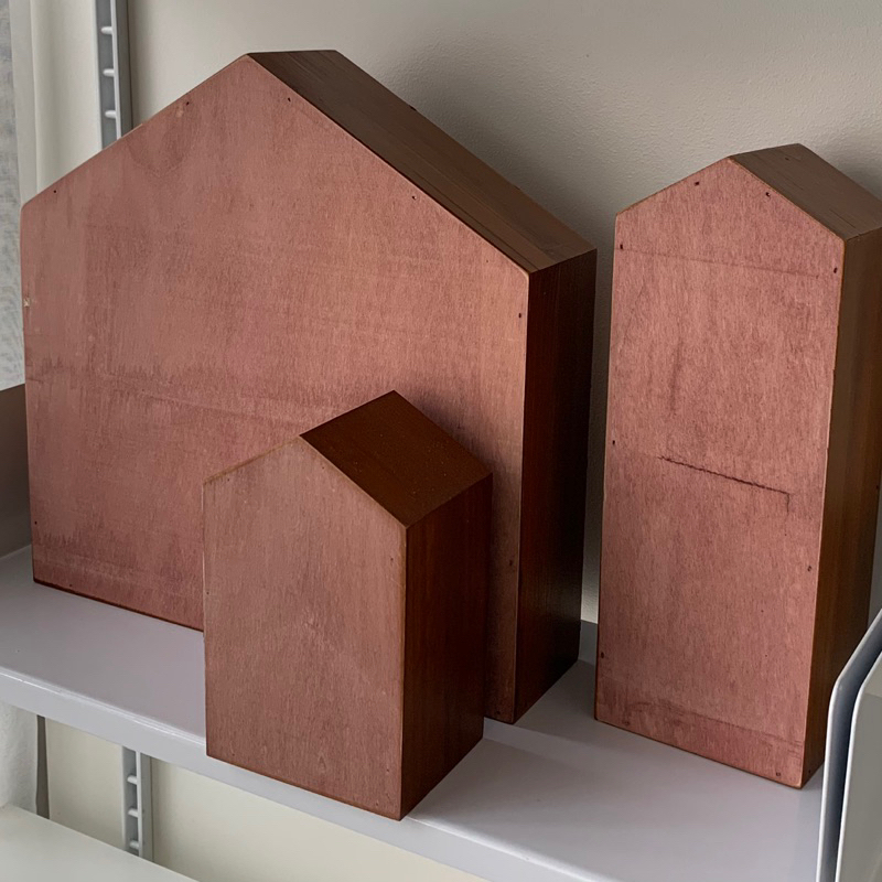 [พร้อมส่ง] Jnihouse : ชั้นไม้วางของ ชั้นวางหนังสือไม้ ชั้นวางของทรงบ้าน