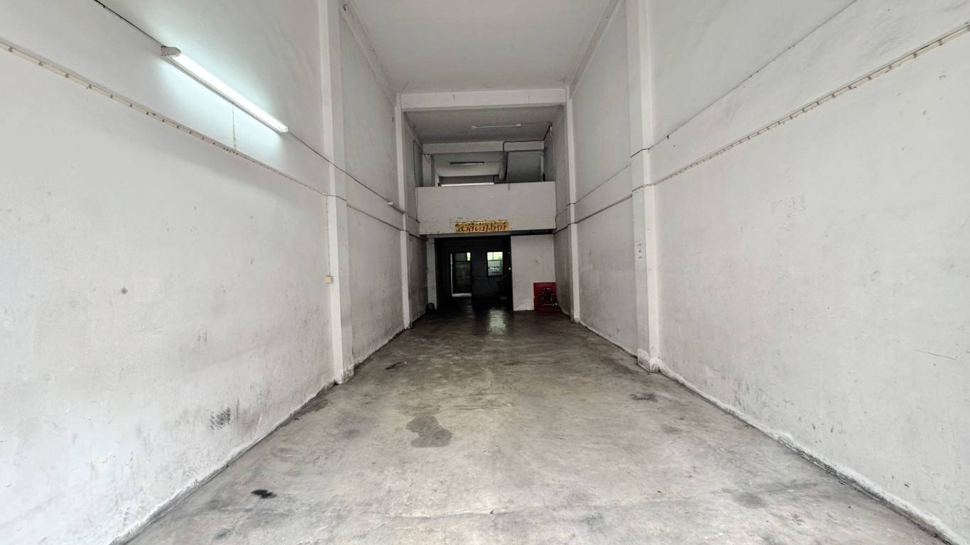 ขายอาคารพาณิชย์ (ตึกแถว ) 3.5 ชั้น ซอยเอกชัย 34 (ซอยกำนันแม้น) เนื้อที่ 22.2 ตร.ว. ทำเป็นโฮมออฟฟิศได้