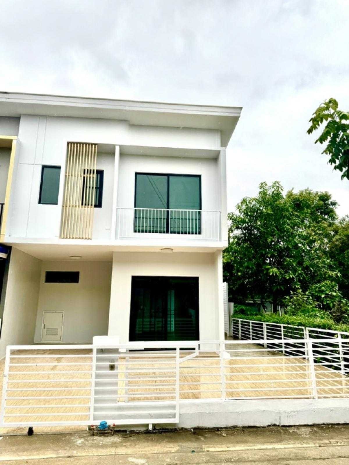 ขายด่วยทาวน์เฮ้าส์เดอะคอนเนคสุวรรณภูมิ2 หลังมุมติดสวน (N.1269)
