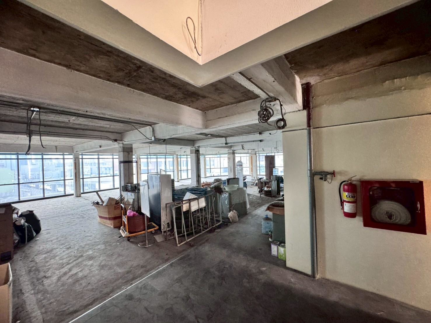 ให้เช่าพื้นที่สำนักงาน ชั้น 4 อาคารโล่งสวย เหมาะทำธุรกิจ ติดถนนรามคำแหง (N.1922)