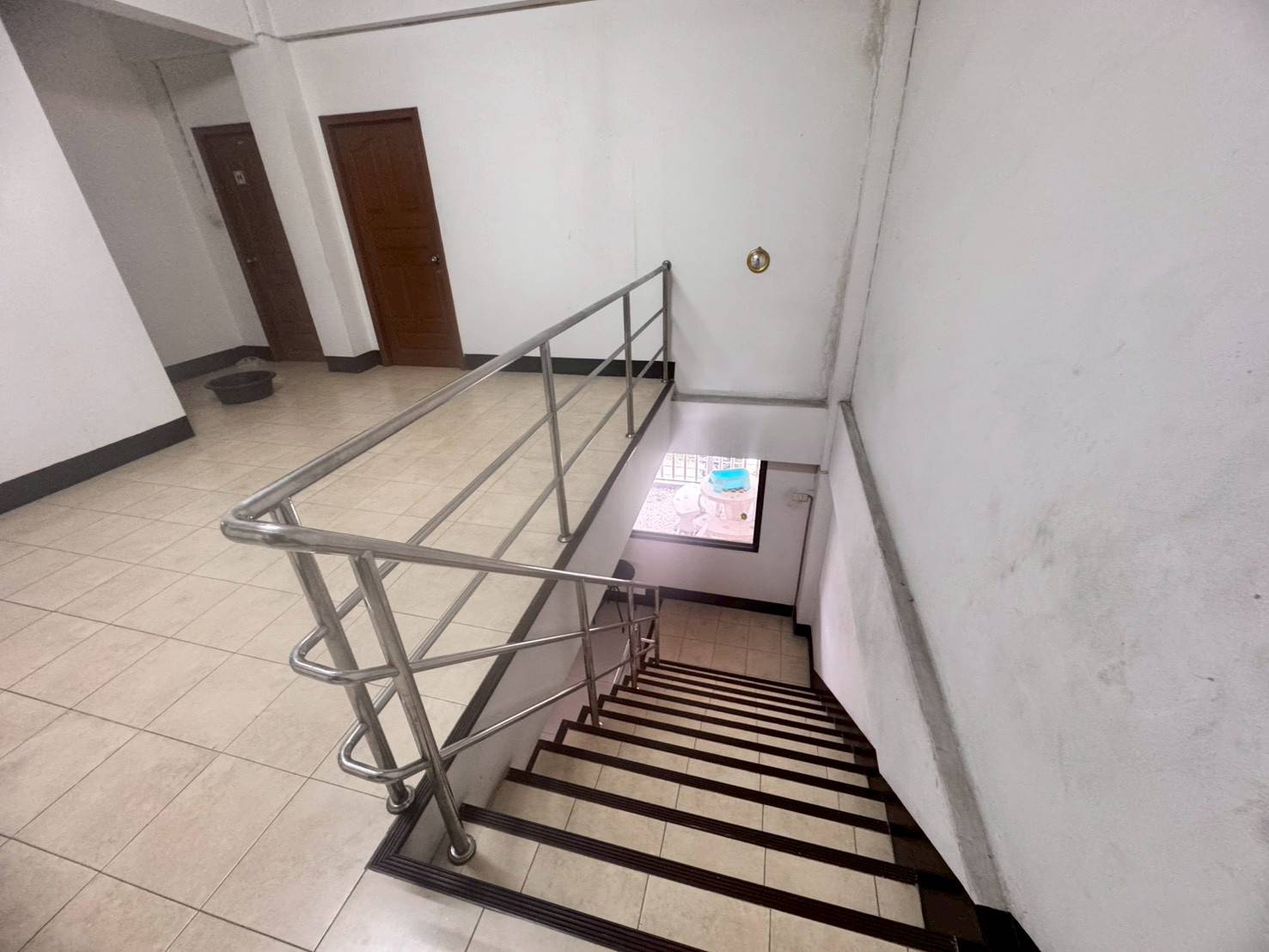 ให้เช่าอาคารพาณิชย์หลังมุม 2 คูหา 4 ชั้น ถนนอุดมสุข ทำเลดี (N.1865)