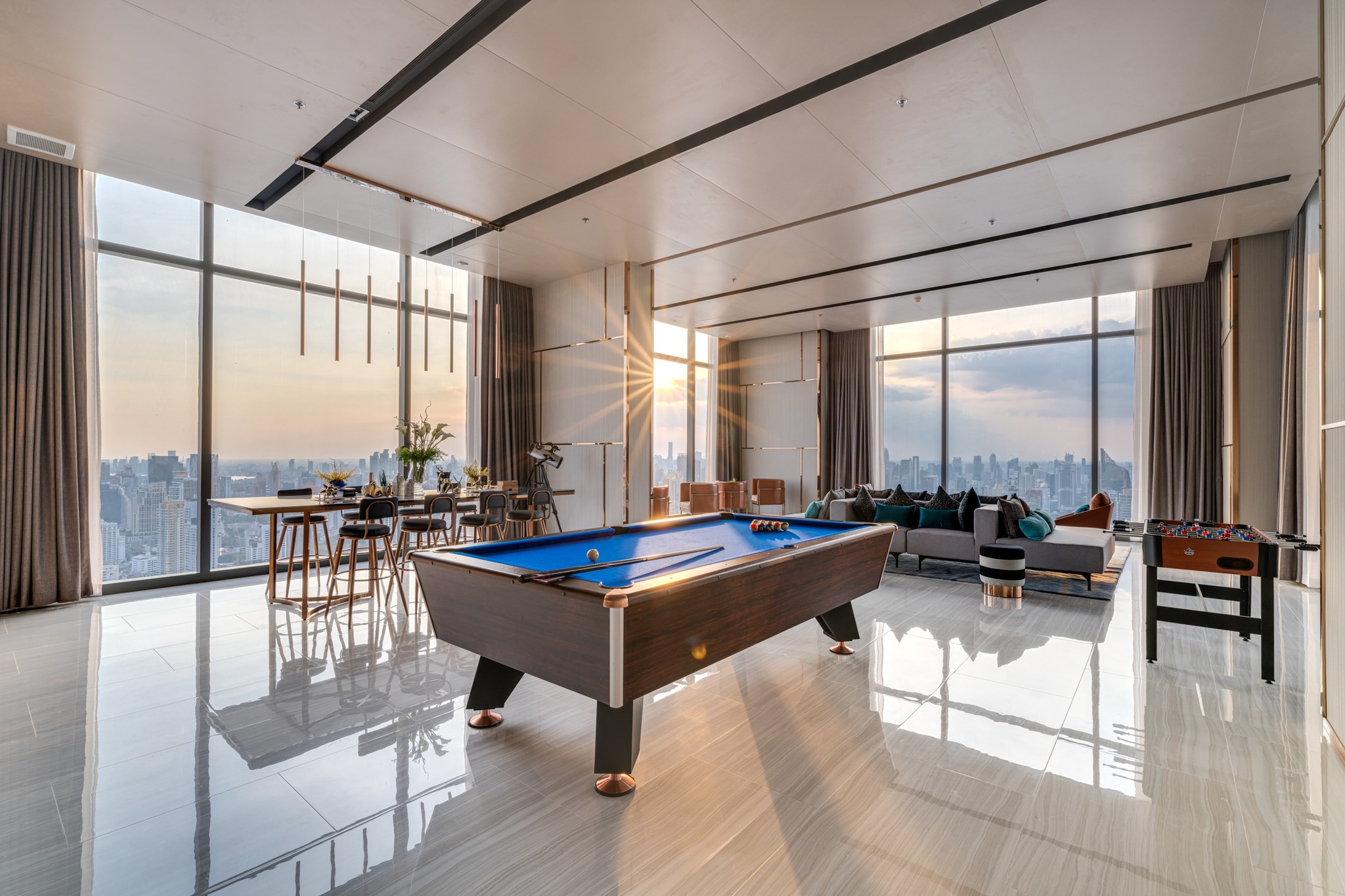 Cloud Thonglor–Phetchaburi Condominium Experience and prove for yourself the true value of location, luxury, and lifestyle — a high-end condominium offering over 4,000 sq.m. of full-facility common areas, the most comprehensive in this district.