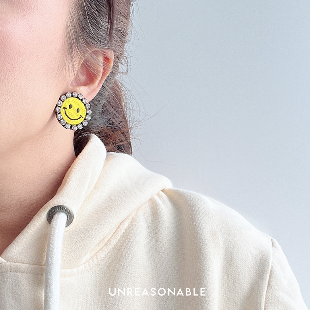 ต่างหู SMILEY สีเหลือง ต่างหูคลิป ต่างหูก้านเงินแท้ น้ำหนักเบา UA0885-02 Unreasonable Accessories