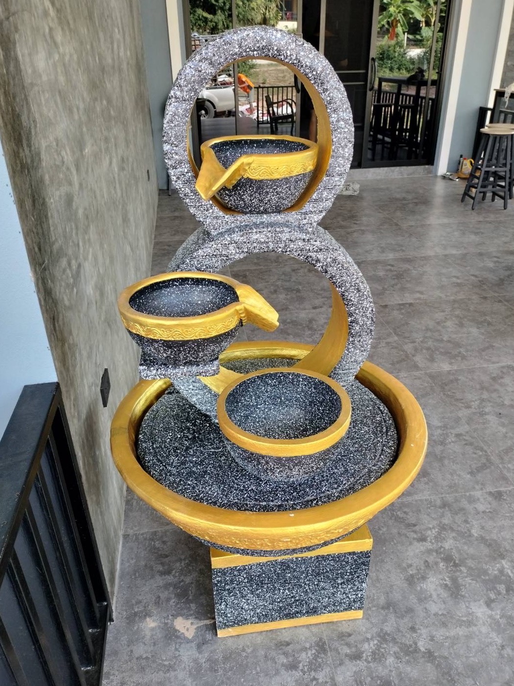 น้ำล้นโมเดิร์น เลข 8 มงคล น้ำพุแต่งสวน ฮวงจุ้ยน้ำพุ น้ำล้นเลข8 รุ่น 8 เทาเข้ม-ทอง