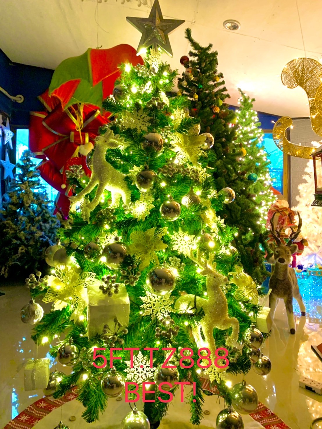 แบบต้นคริสต์มาสตกแต่ง ในธีม สีเงิน-ขาว-ทอง