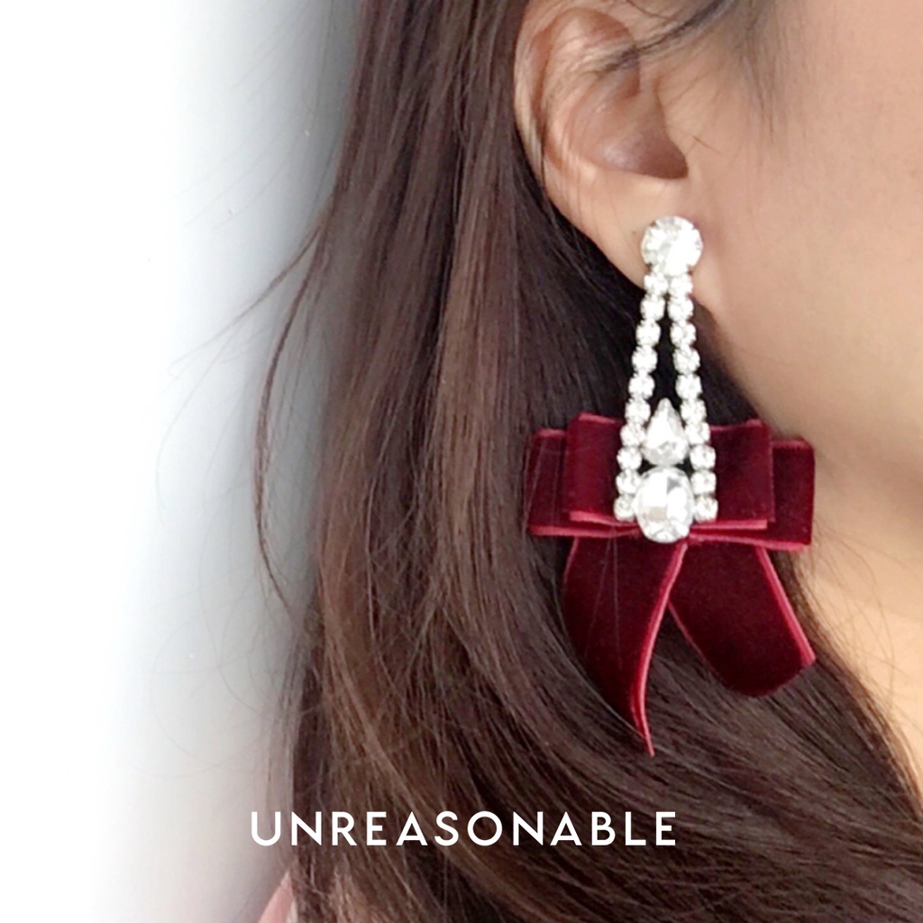 ต่างหูโบว์ สีแดง ต่างหูคลิป ต่างหูก้านเงินแท้ น้ำหนักเบา สวยใส่สบาย UA0482-01 Unreasonable Accessories