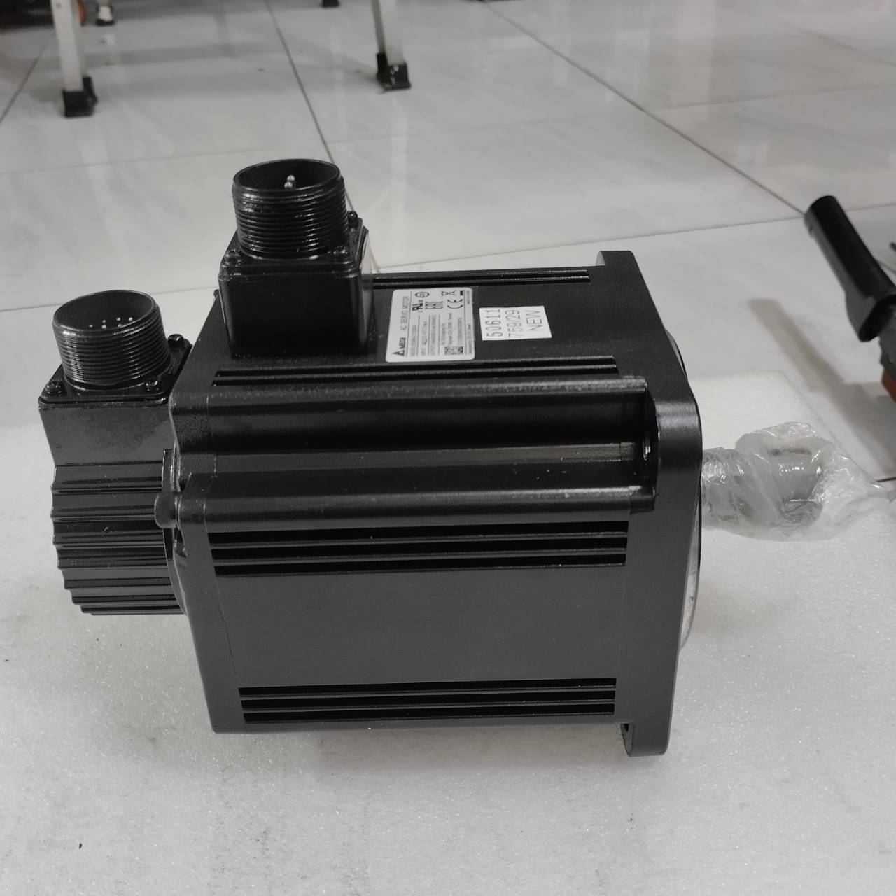 SERVO MOTOR " DELTA " MODEL : ECMA-C11330E4