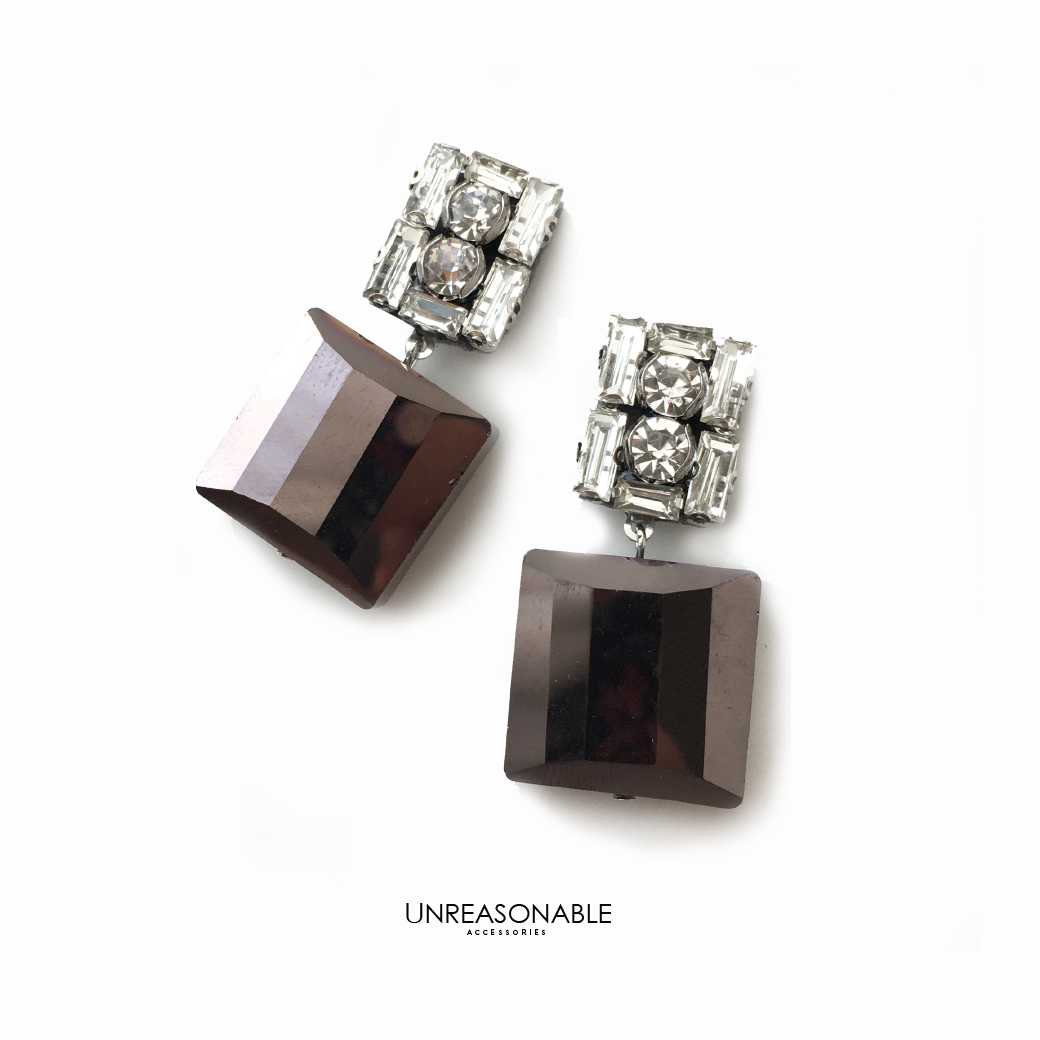 ต่างหูพลอยกระจก สีน้ำตาล น้ำหนักเบา สวยใส่สบาย UA0708-02 Unreasonable Accessories