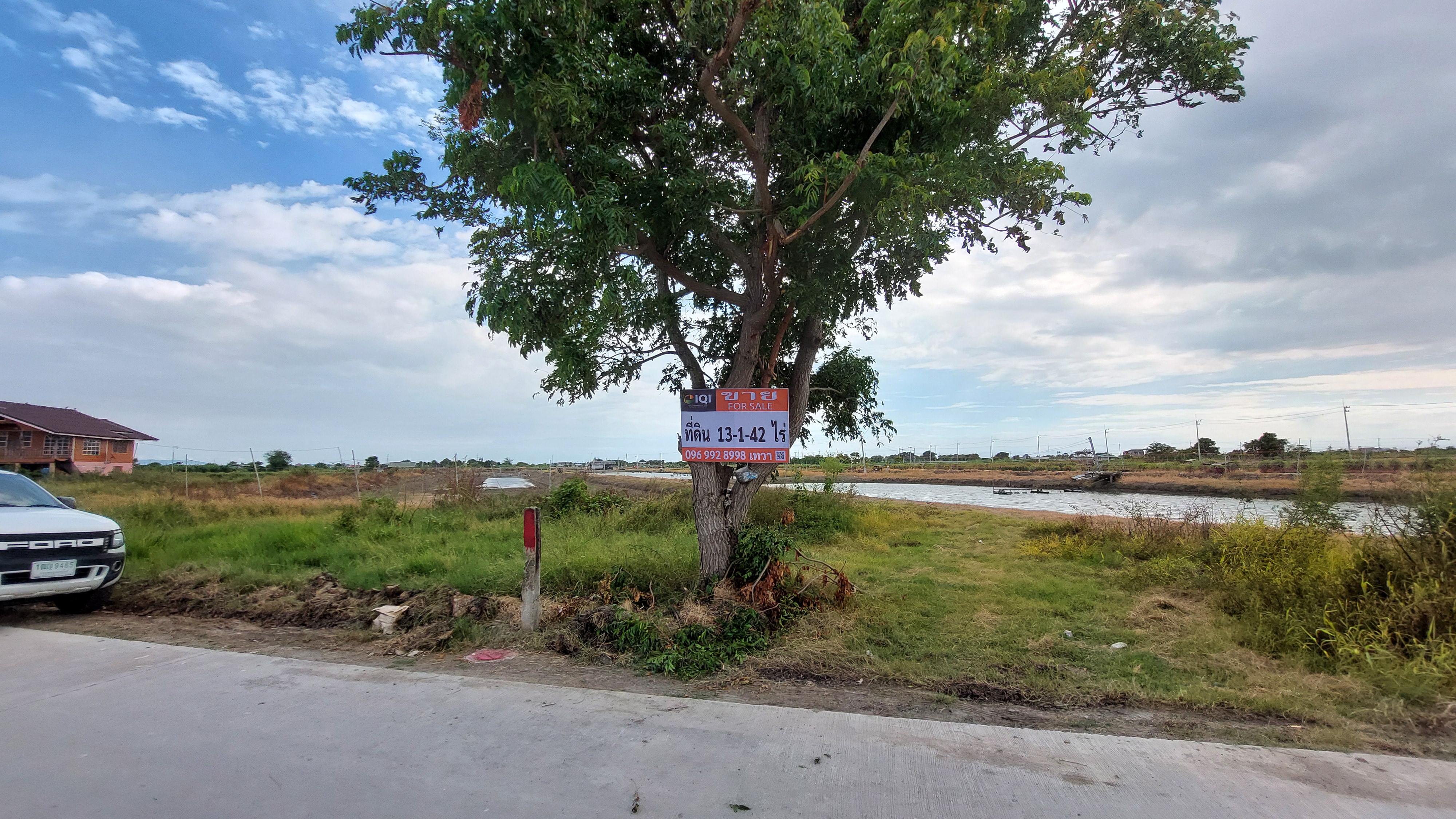 ขายที่ดิน 13-1-42 ไร่ หอมศิล ต.บางเกลือ อ.บางปะกง จ.ฉะเชิงเทรา ที่ดินแปลงสวย หน้าถนนคอนกรีต หลังติดคลองบางครกเหมาะทำร้านอาหาร, ร้านกาแฟ บ่อตกปลา เลี้ยงกุ้ง เลี้ยงปลา ทำการเกษตร หรือที่อยู่อาศัยริมน้ำ