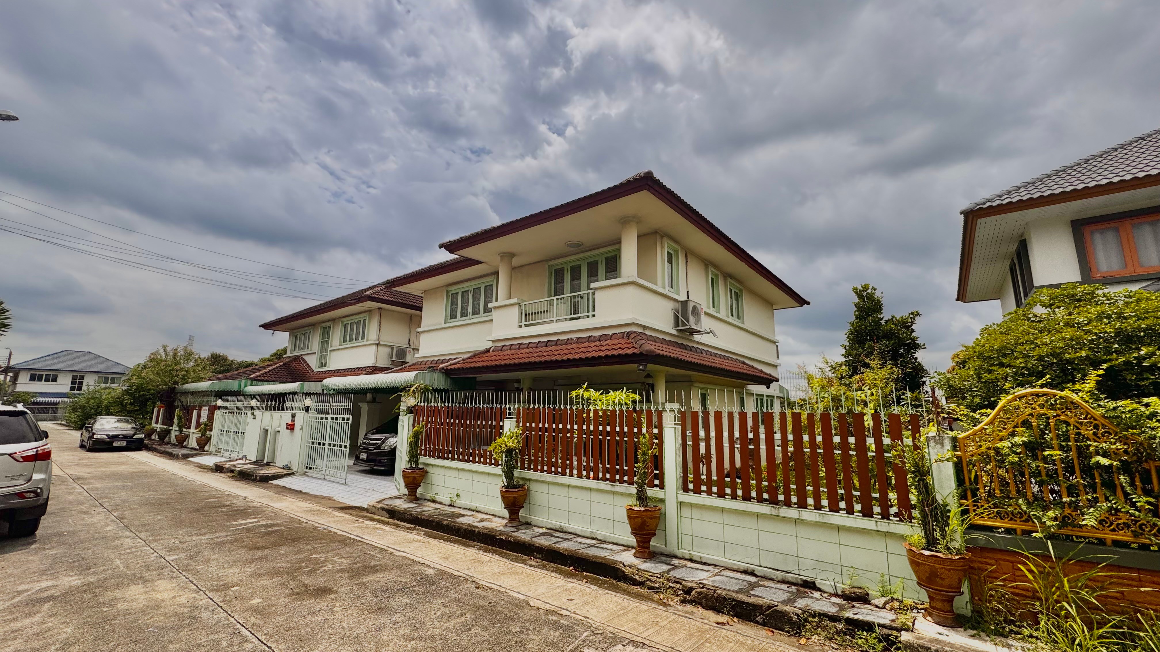 ขายบ้านเดี่ยว โรยัล ปาร์ค วิลล์ สุวินทวงศ์ (Royal Park Ville Suwinthawong) บ้านเดี่ยว 2 ชั้น 2 หลังติด 6 ห้องนอน 4 ห้องน้ำ 3 ที่จอดรถ