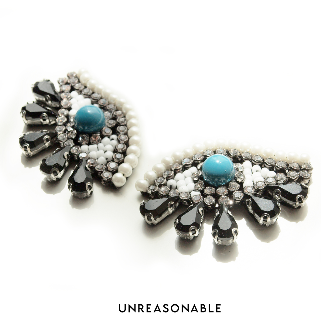 ต่างหูรูปดวงตา ต่างหูคลิป ต่างหูก้านเงินแท้ น้ำหนักเบา UA0891-01 Unreasonable Accessories
