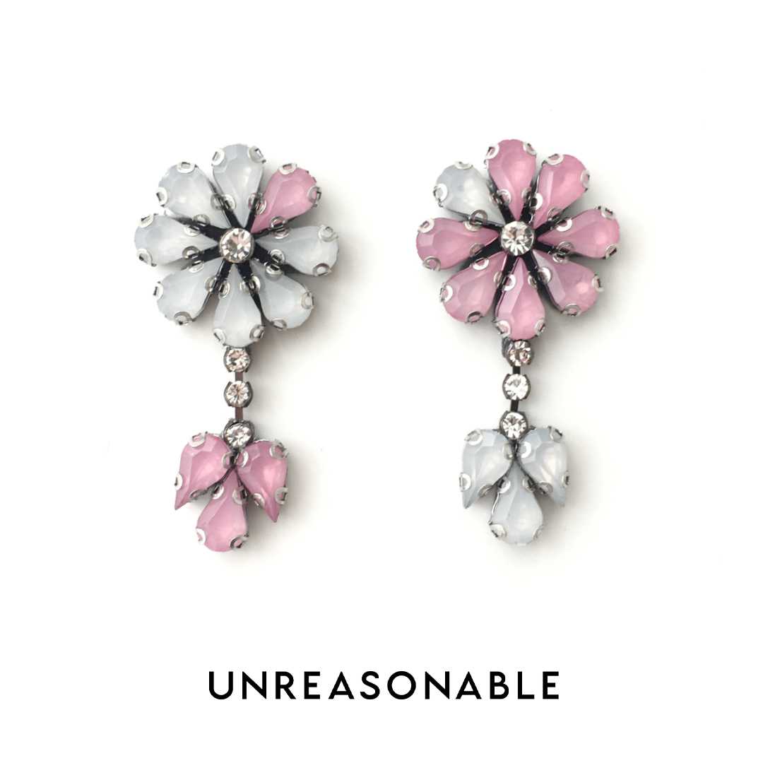 ต่างหูดอกไม้ สีชมพู ต่างหูคลิป ต่างหูก้านเงินแท้ น้ำหนักเบา สวยใส่สบาย UA0719-03 Unreasonable Accessories