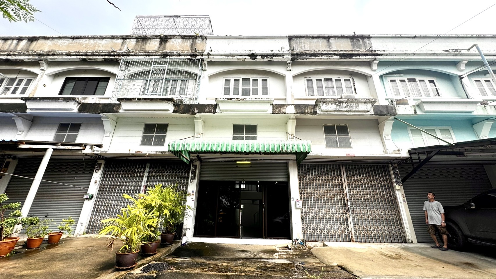 ขายอาคารพาณิชย์ 2.5 ชั้น หมู่บ้านบัวทองธานีพาร์ค บางบัวทอง 2ห้องนอน 2 ห้องน้ำ 20 ตารางวา นนทบุรีทำเลบางบัวทอง ราคา : 1,200,000 บาท